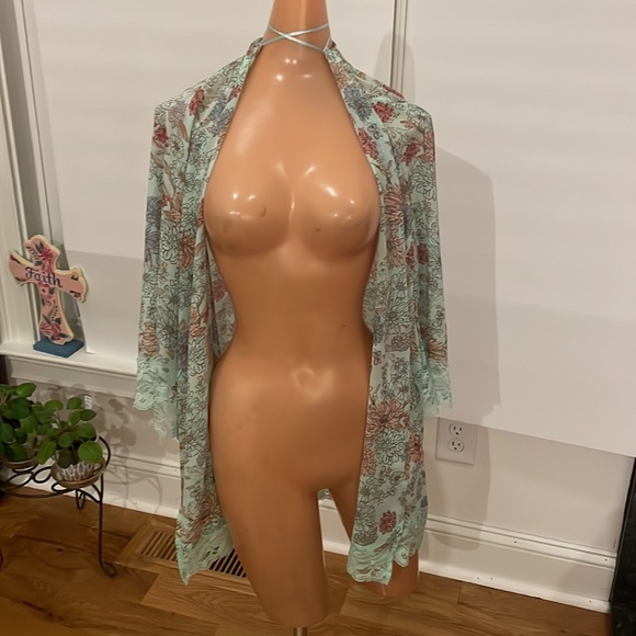 NWTO belle du jour flower camsole. Size med - Picture 2 of 8